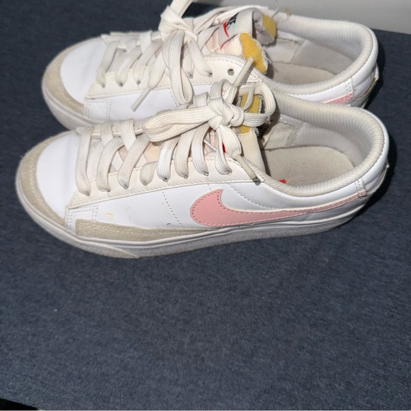 Nike White and Cream Women's Blazer Platform Shoes - Picture 4 of 7